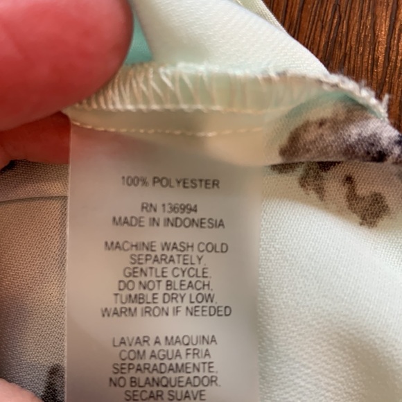 Sioni Mint Green Floral Short Sleeve V-Neck High Low Ruffle Neck Top Size Medium - Picture 5 of 5